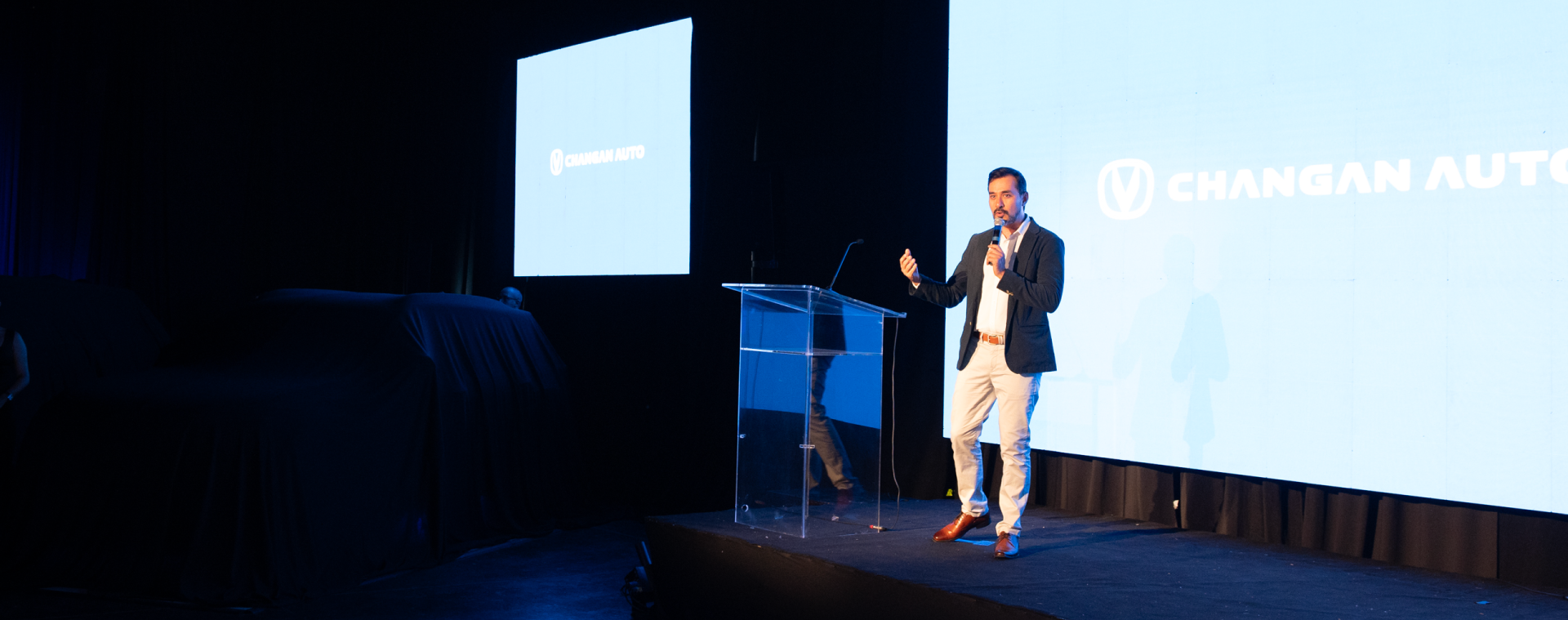 LANZAMIENTO X7 PLUS Y CS35 LUXURY