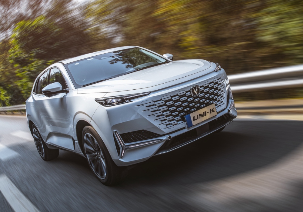 Changan Uni-K color plateado con tracción 4WD